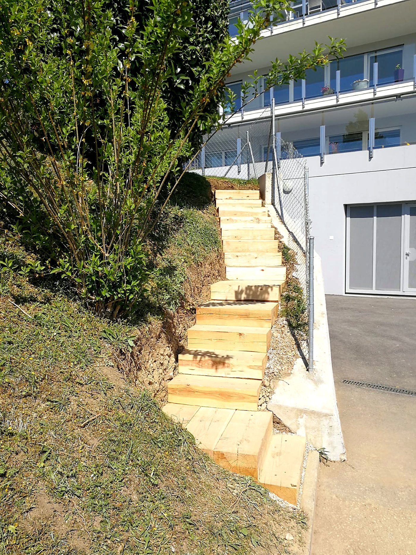 Escaliers bois en pente